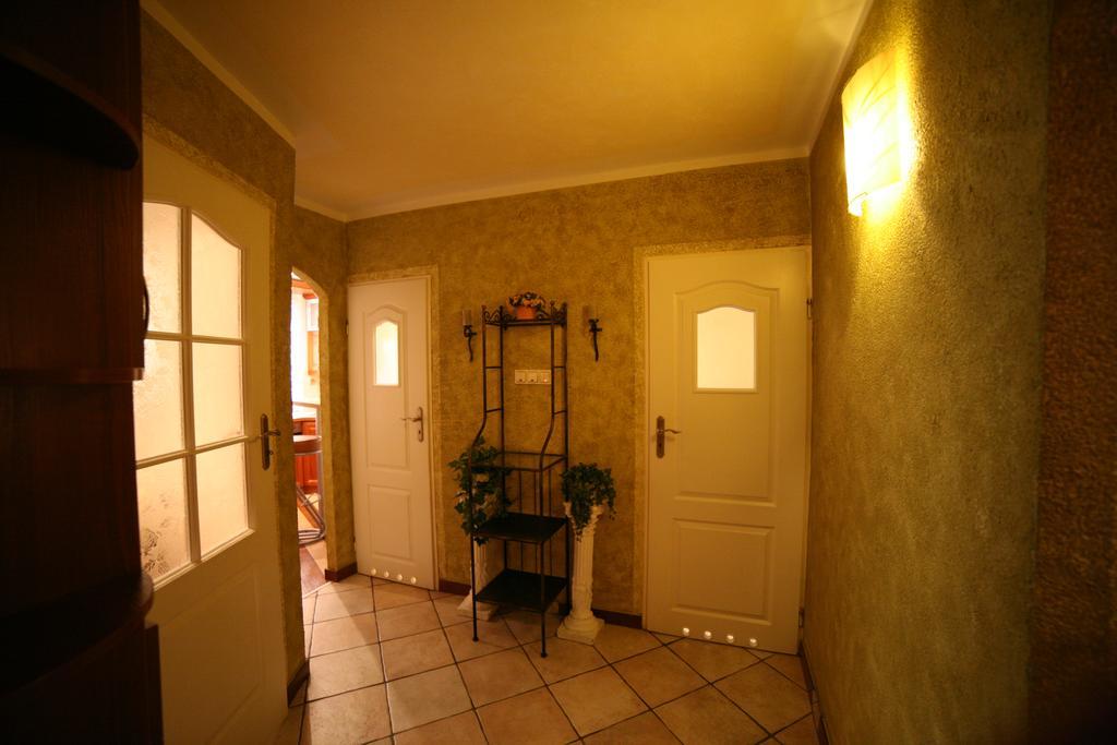 Apartamenty Podzamcze Wałbrzych Szoba fotó