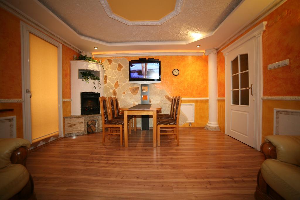 Apartamenty Podzamcze Wałbrzych Szoba fotó